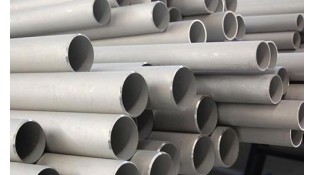 What is difference between seamless steel and stainless steel?
